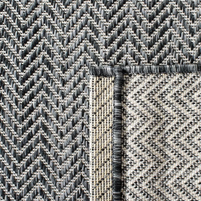SAFAVIEH Outdoor Accent Rug 4'x5'7" - Image 4
