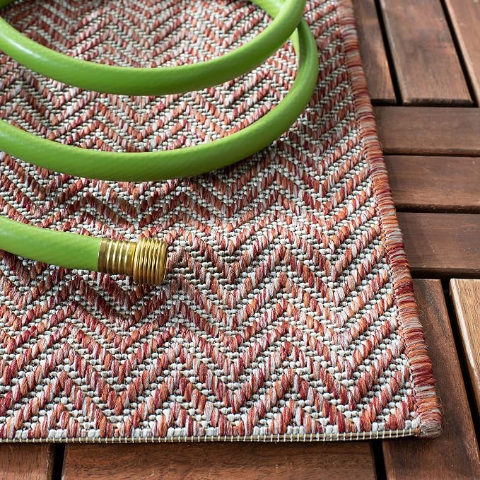SAFAVIEH Outdoor Accent Rug 2'x3'7" - Image 6