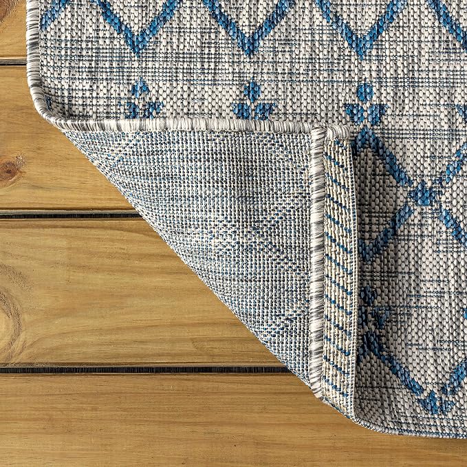 JONATHAN Y Moroccan Geometric Indoor Outdoor Area Rug 4X6 Light Gray/Navy - Image 4