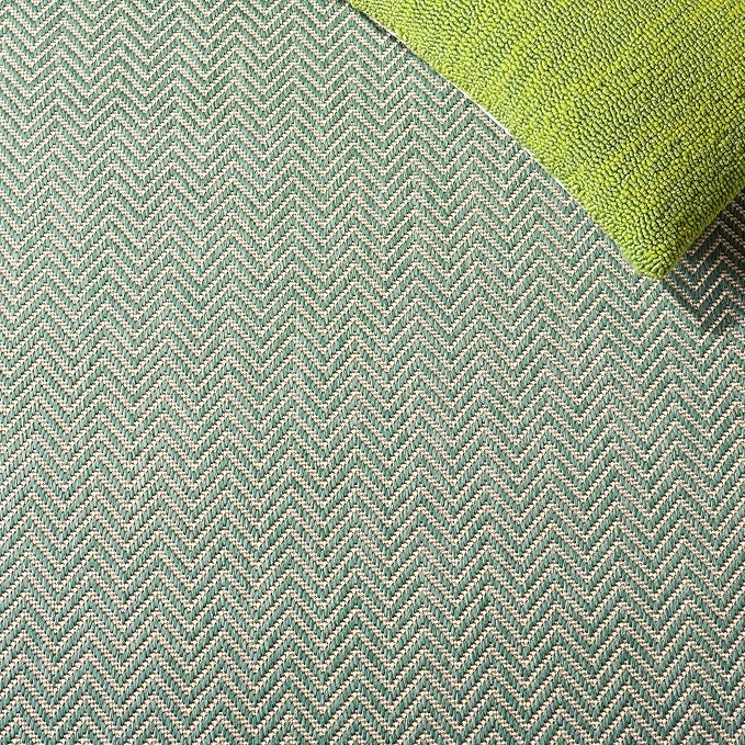 SAFAVIEH Outdoor Area Rug 6'7"x9'6" - Image 7